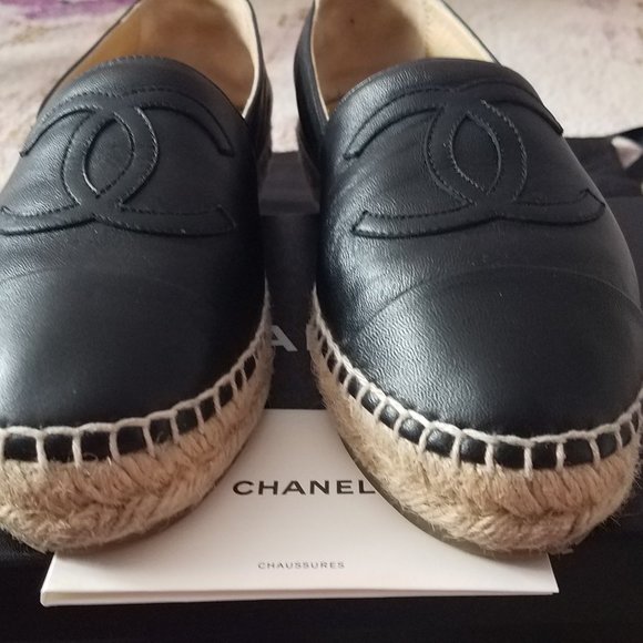 CHANEL Interlocking CC Logo Leather Espadrilles - Picture 4 of 4